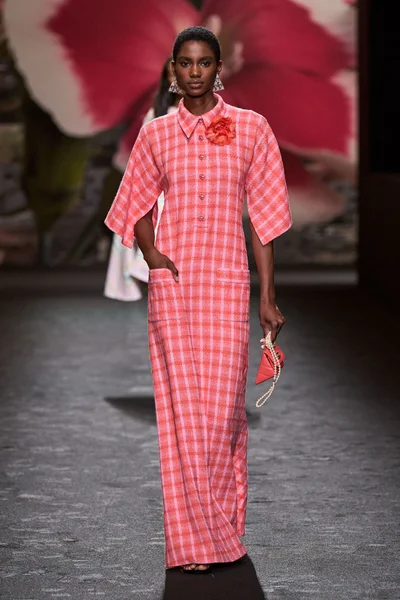 Look 10